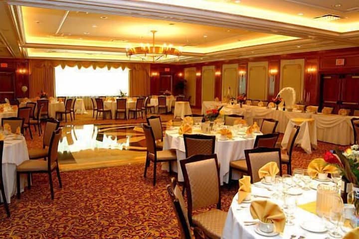 Ballroom/Hall 81 of 105