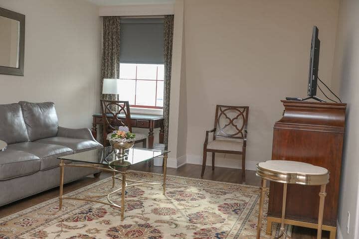 Room 7 of 105