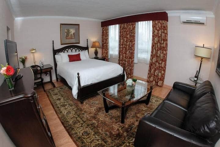 Room 25 of 105