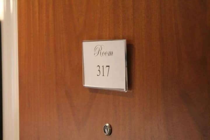 Room 10 of 105