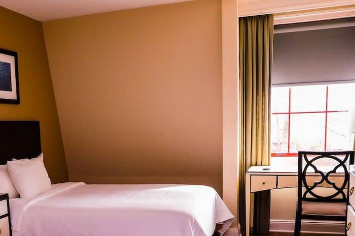 Room 42 of 105
