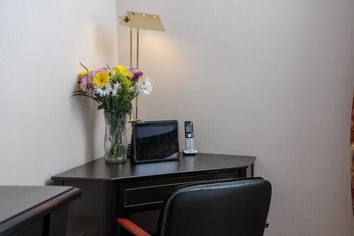 Room 4 of 105