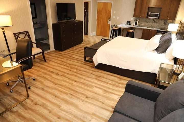 Room 52 of 105